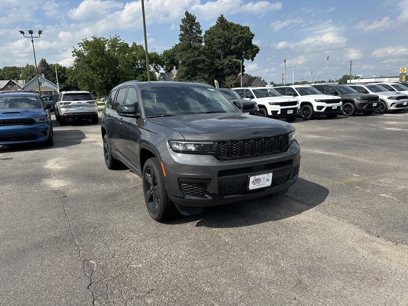 2024 Jeep Grand Cherokee L Altitude X 4x4Image 2