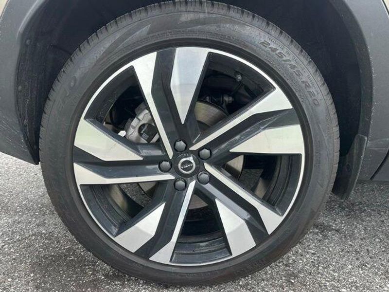 2024 Volvo XC40 Plus Bright Theme