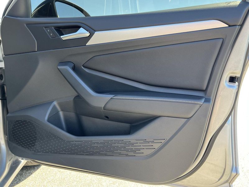 2024 Volkswagen Jetta Sport photo 13