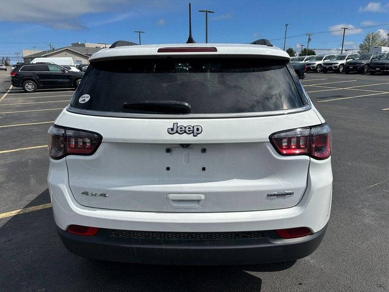 2022 Jeep Compass LatitudeImage 12