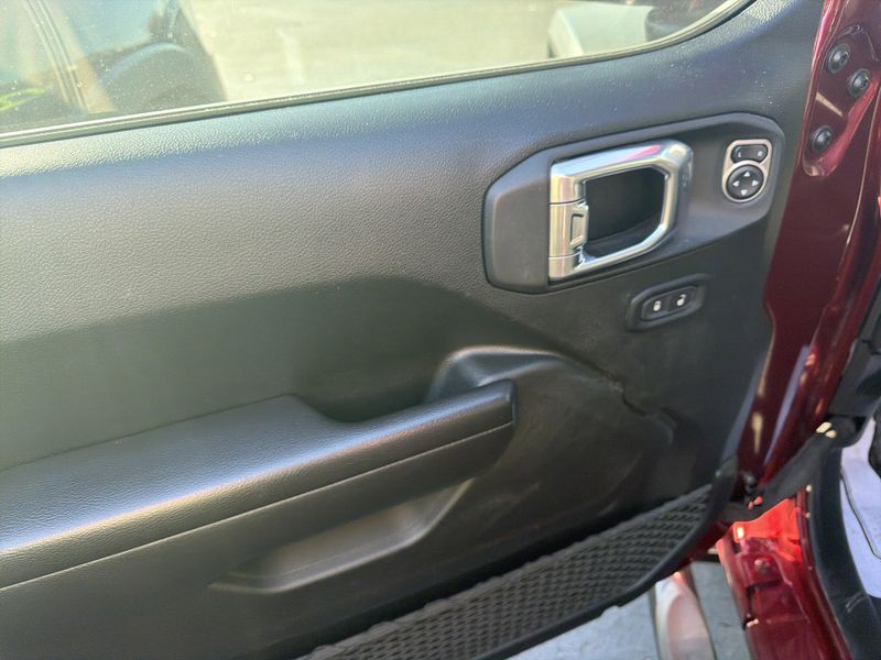 Used 2021 Jeep Wrangler Unlimited RubiconImage 19