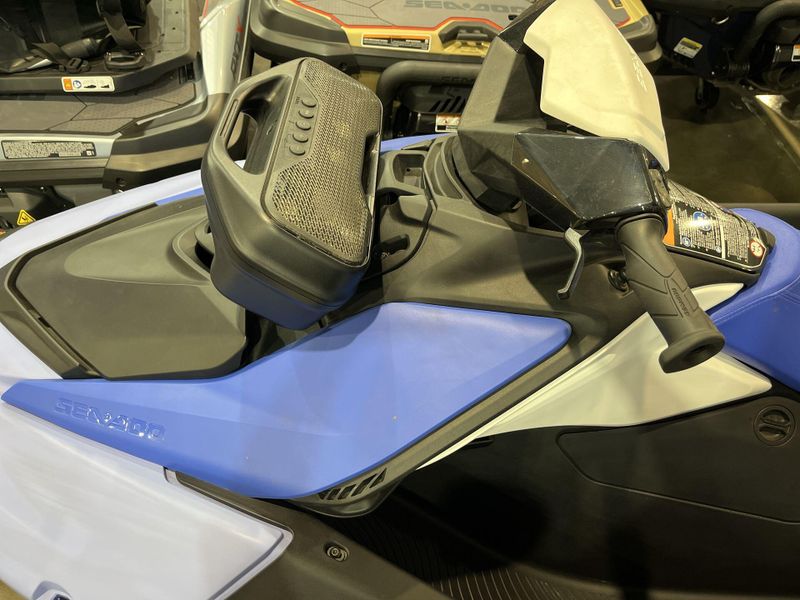 New 2025 Sea-Doo SPARK FOR 3 90 CONVENIENCE PACKAGE (SOUND SYSTEM) Image 11