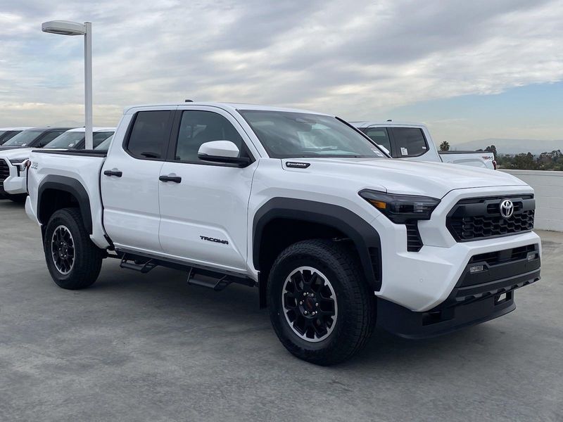 2024 Toyota Tacoma TRD Off Road HybridImage 2