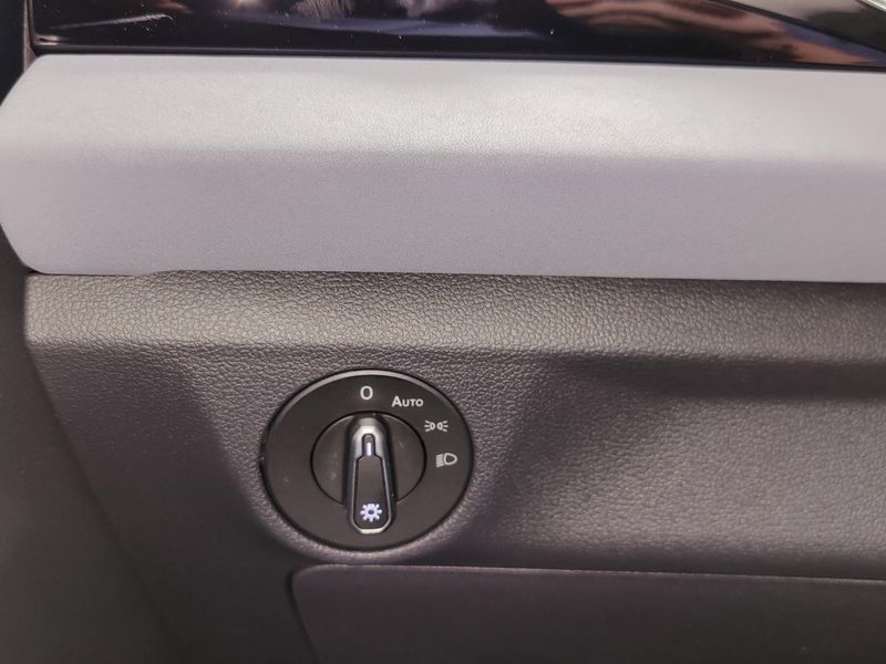 Used 2025 Volkswagen Jetta SE w/SunroofImage 24
