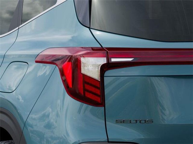 2025 Kia Seltos EXImage 11