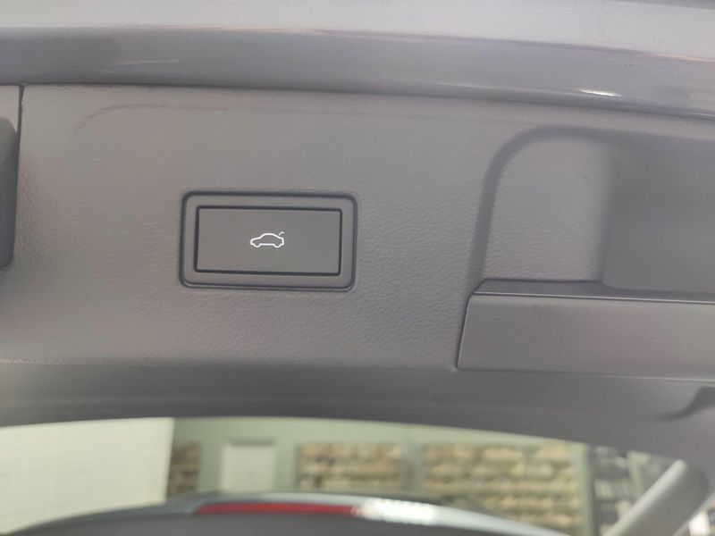 Used 2023 Volkswagen Atlas SE AWD w/Technology & SunroofImage 12