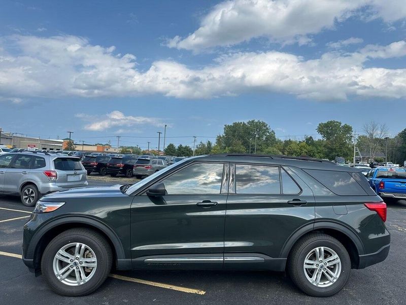 2022 Ford Explorer XLT photo 2