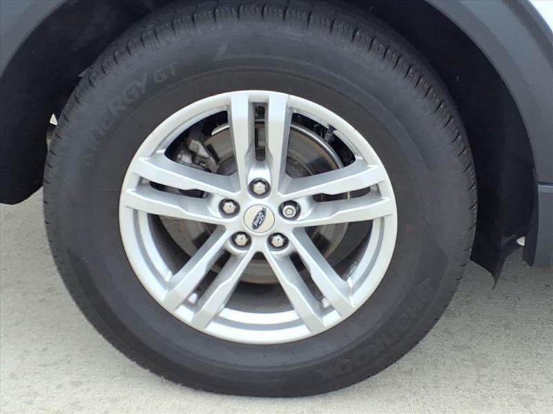 Used 2022 Ford Explorer XLTImage 7