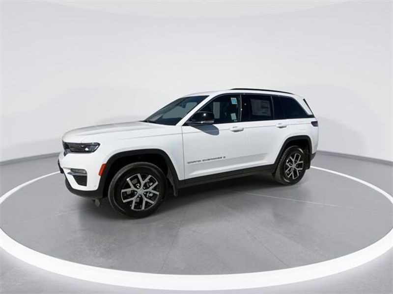 2025 Jeep Grand Cherokee Limited photo 2