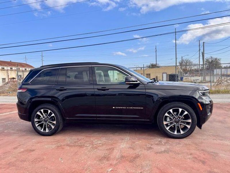 New 2025 Jeep Grand Cherokee Overland 4x4Image 4