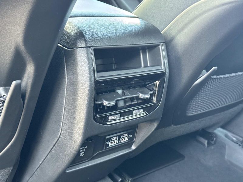 New 2026 Jeep Grand Cherokee Laredo X 4x2