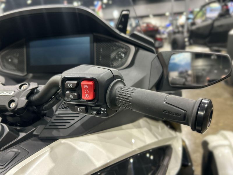 New 2026 Can-Am SPYDER RT (SE6) Image 27