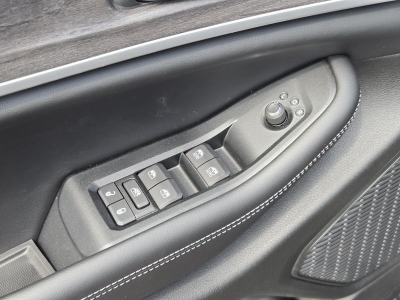 New 2026 Jeep Grand Cherokee Laredo Altitude 4x2
