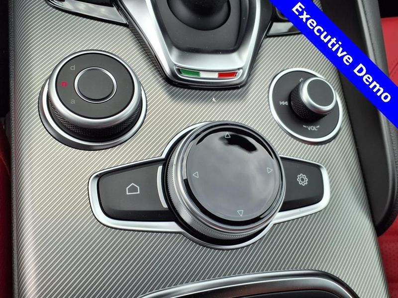 2025 Alfa Romeo Giulia VeloceImage 25