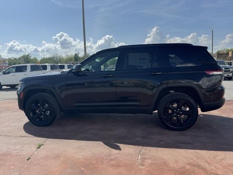 New 2025 Jeep Grand Cherokee Altitude X 4x2Image 2