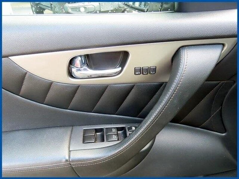 Used 2014 INFINITI QX70 BaseImage 12