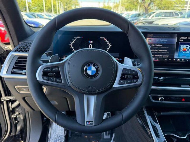 New 2026 BMW X7 xDrive40iImage 21