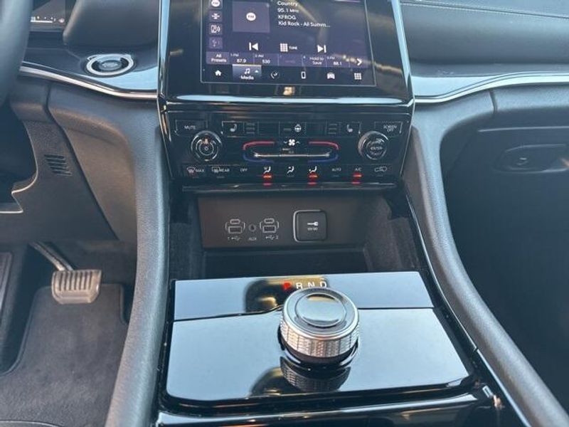 Used 2021 Jeep Grand Cherokee L AltitudeImage 12