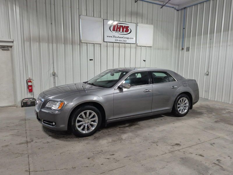 2012 Chrysler 300 LimitedImage 18