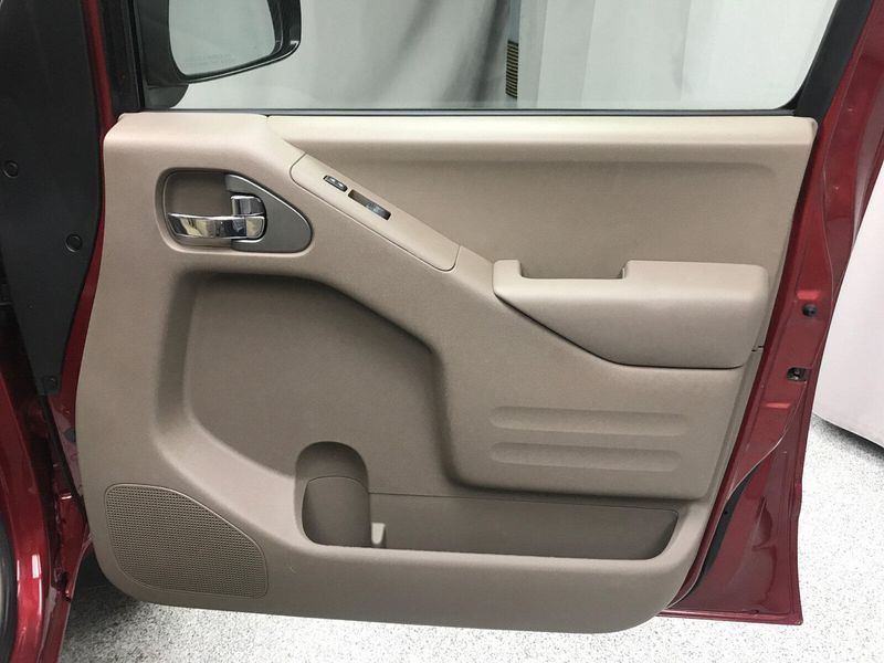 2015 Nissan Frontier SVImage 15