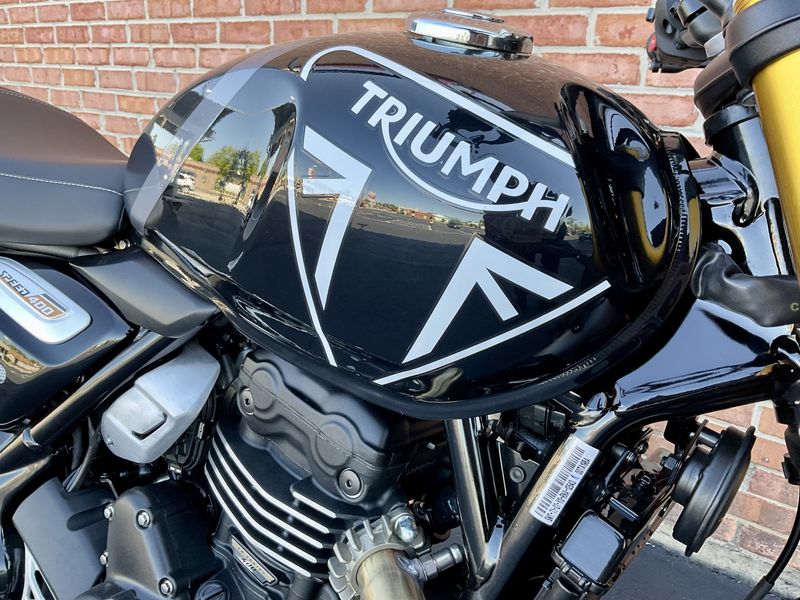 2024 Triumph Speed 400   in a Phantom Black Storm Grey exterior color. Motoworks Chicago 312-738-4269 motoworkschicago.com 