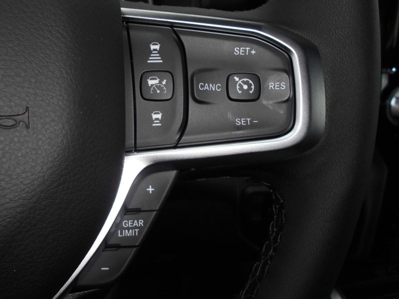 2025 RAM 1500 Big Horn Crew Cab 4x4 5