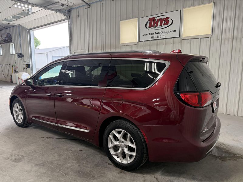 Used 2018 Chrysler Pacifica Touring LImage 12