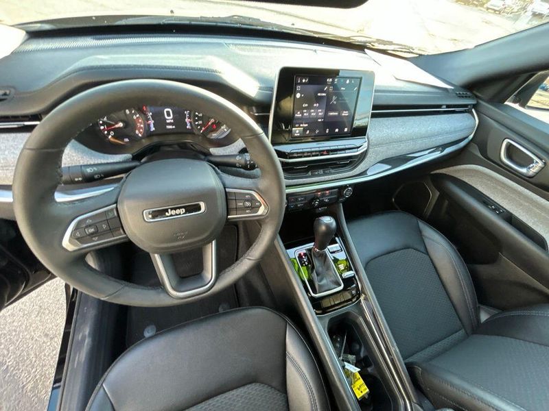 Used 2025 Jeep Compass LatitudeImage 12