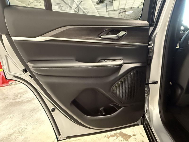 New 2025 Jeep Grand Cherokee Limited 4x4Image 21