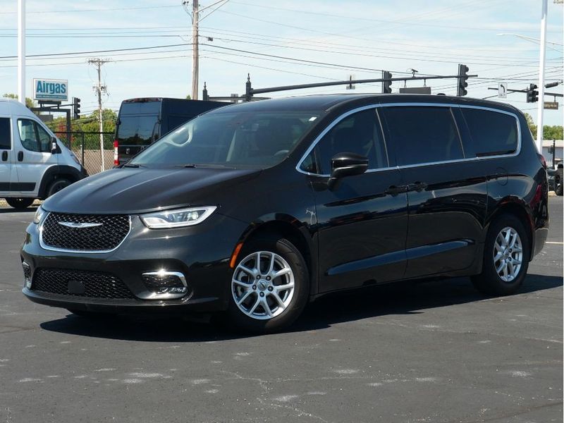 2023 Chrysler Pacifica Touring LImage 6