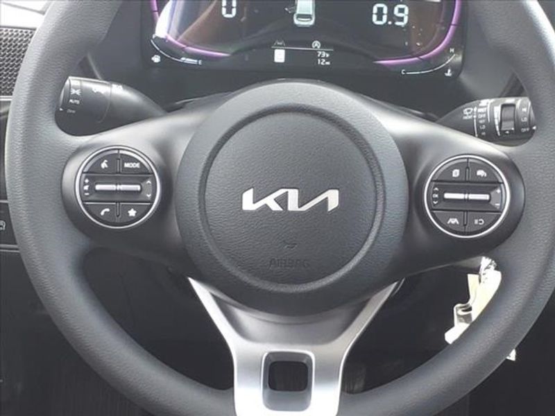 2025 Kia Soul LXImage 9