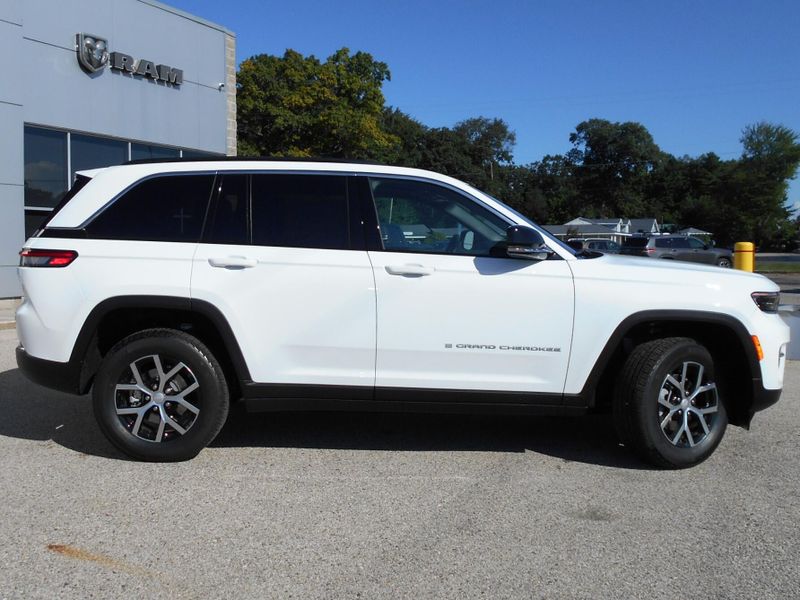 2025 Jeep Grand Cherokee Limited photo 17