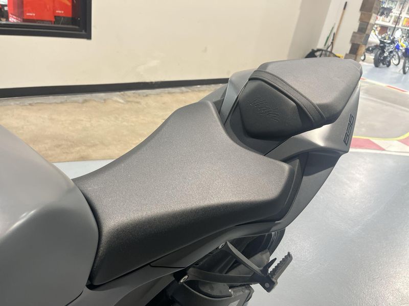 2025 Kawasaki Ninja�� ZX���-6R ABS KRT Edition Image 11