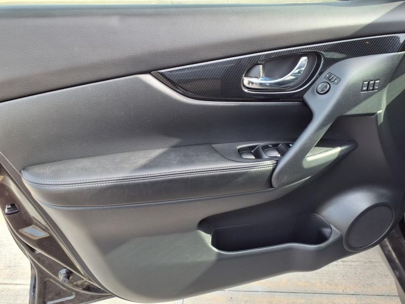 2020 Nissan Rogue SLImage 18