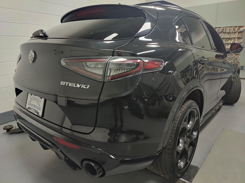 2024 Alfa Romeo Stelvio Veloce Premium AWD w/Activ AsstImage 17