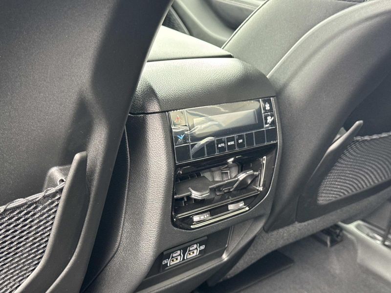 New 2026 Jeep Grand Cherokee L Laredo 4x2