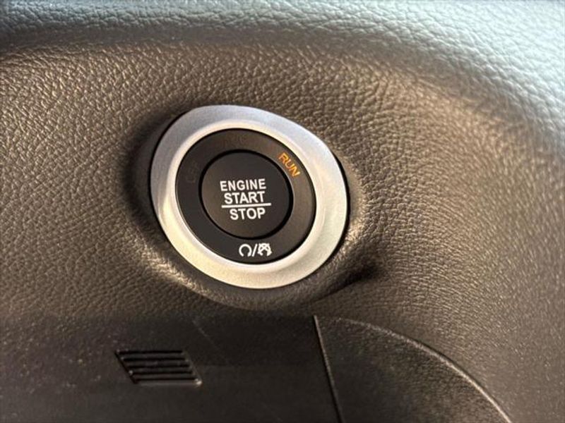 New 2027 Chrysler Pacifica Limited Awd