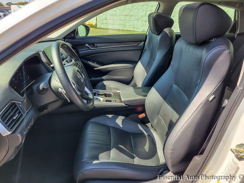 2019 Honda Accord Touring 2.0T photo 8