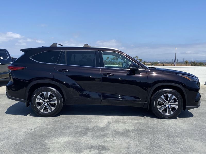 2021 Toyota Highlander XLEImage 3