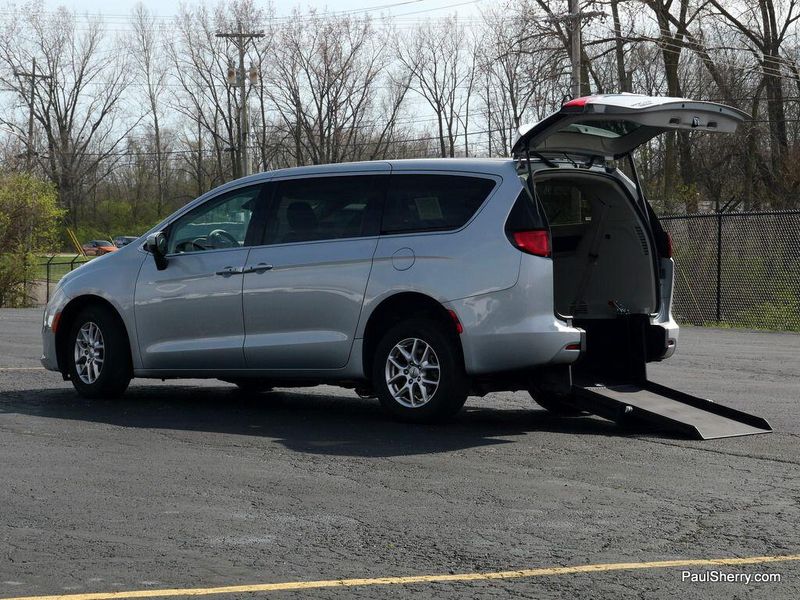 2023 Chrysler Voyager LXImage 8