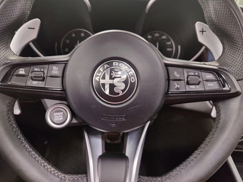 Used 2022 Alfa Romeo Giulia Veloce AWD w/Sunroof/NavImage 30