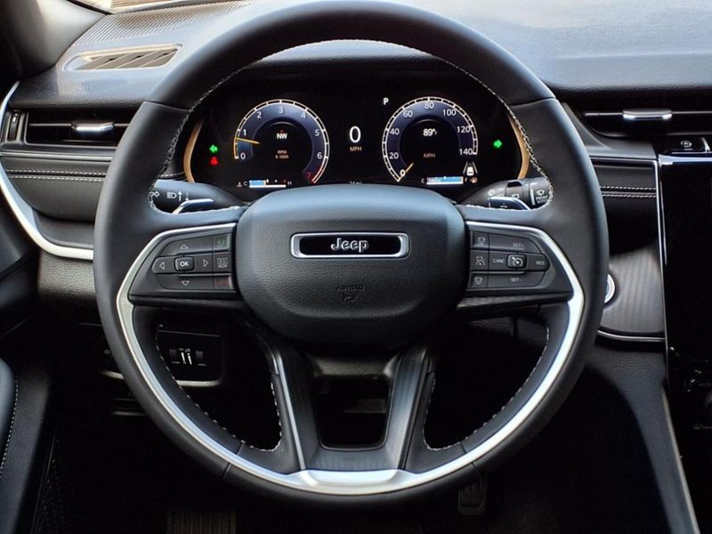 2025 Jeep Grand Cherokee Altitude photo 14