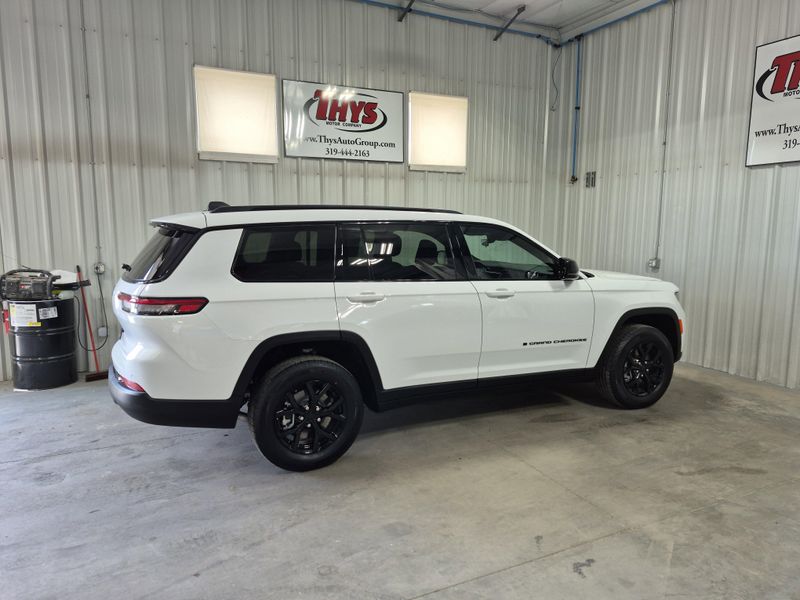 2025 Jeep Grand Cherokee L Altitude X 4x4Image 4