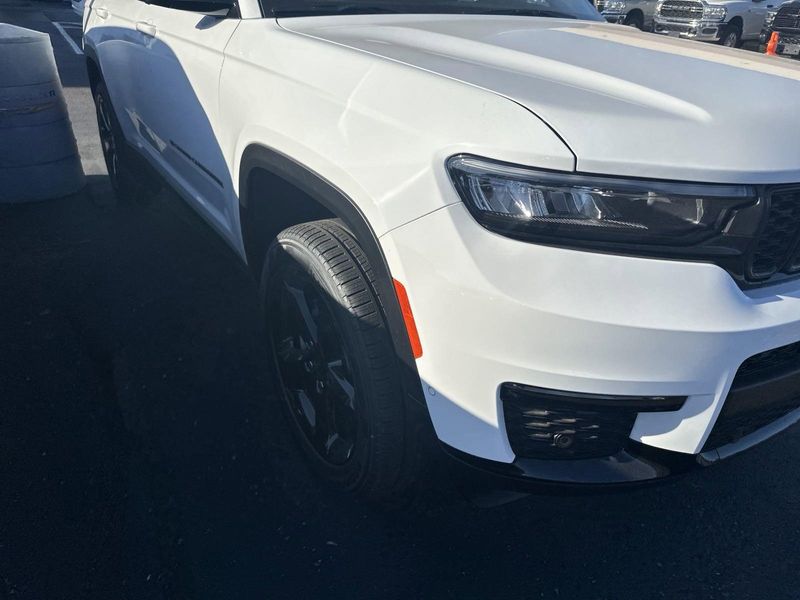 2025 Jeep Grand Cherokee L Limited 4x4Image 4