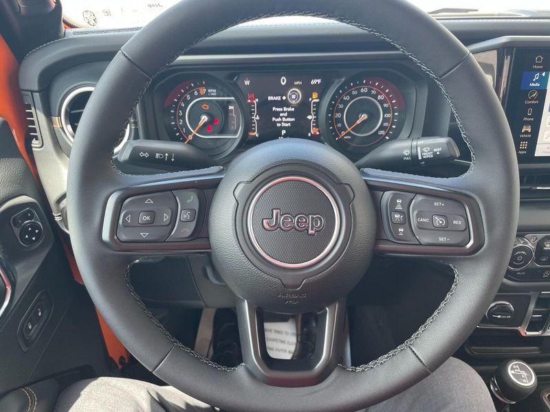 2025 Jeep Gladiator Sport photo 16