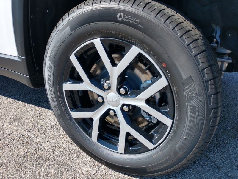 2023 Jeep Grand Cherokee L Limited 4x4Image 7