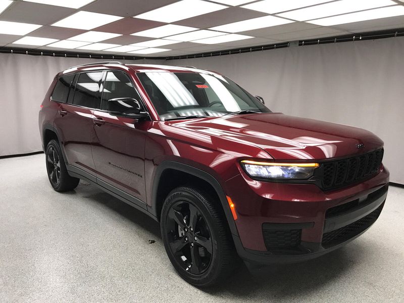 New 2025 Jeep Grand Cherokee L Altitude X 4x4Image 17