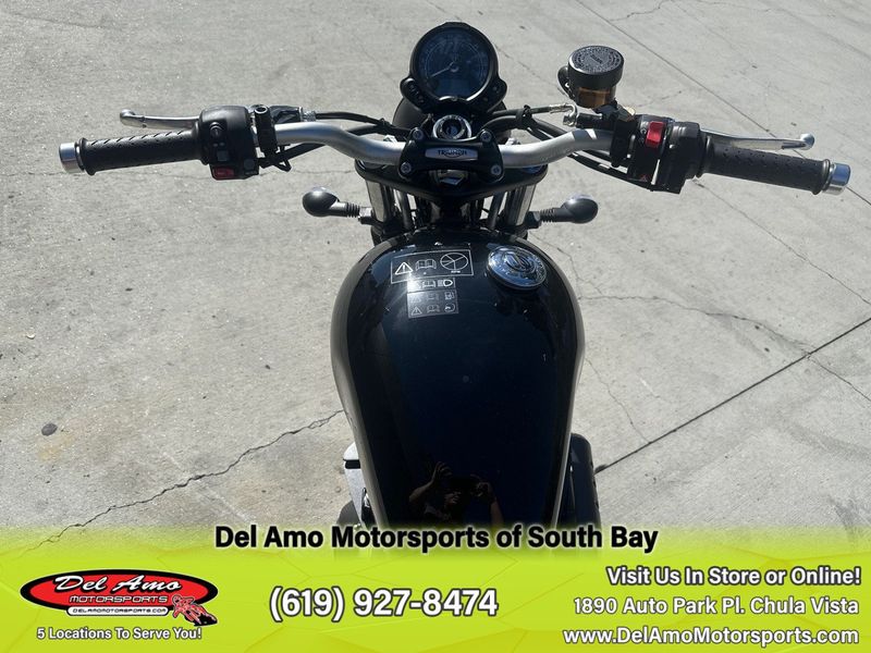 2024 Triumph SCRAMBLER 900  in a JET BLACK exterior color. Del Amo Motorsports of South Bay (619) 547-1937 delamomotorsports.com 