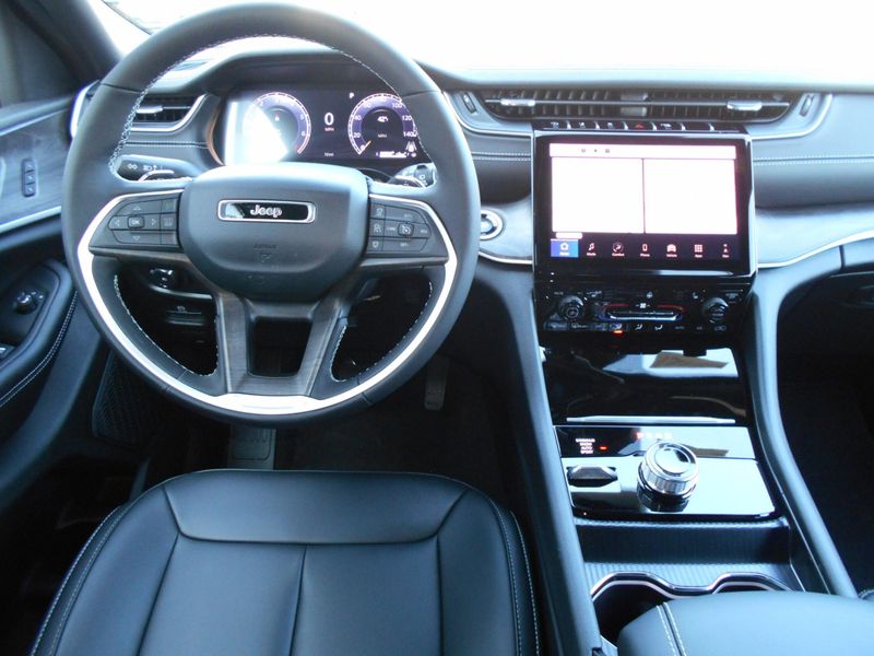 2025 Jeep Grand Cherokee Limited 4x4Image 4