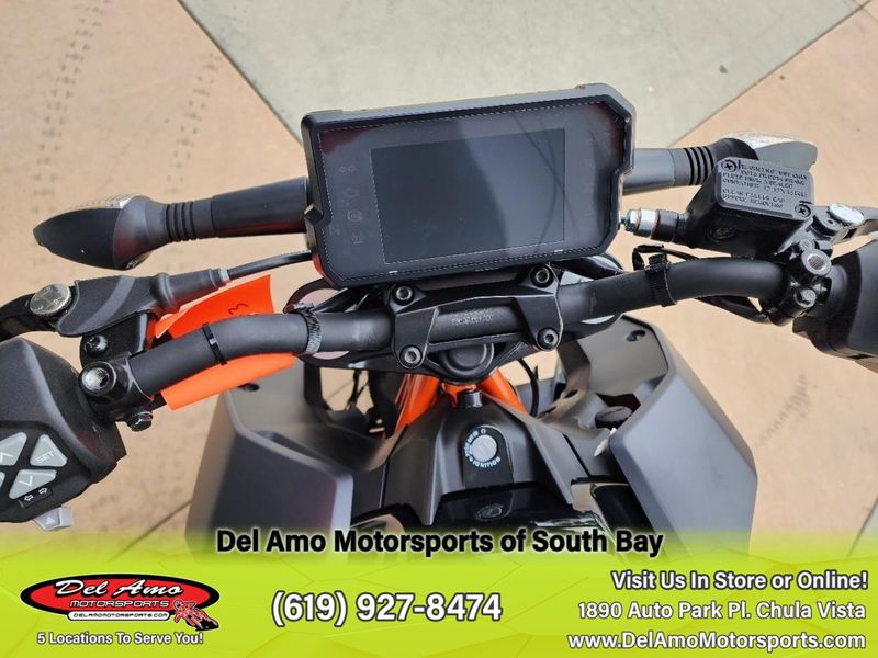 2023 KTM 390 DUKE  in a GREY exterior color. Del Amo Motorsports of South Bay (619) 547-1937 delamomotorsports.com 